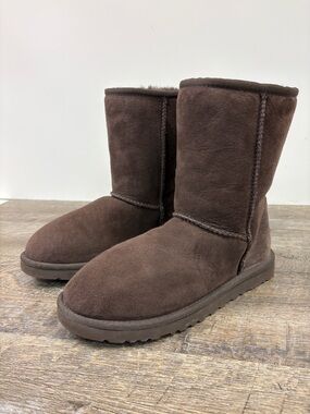 UGG Australia Classic Short Boots Chocolate Brown Sheepskin Suede Size 7 Women’s